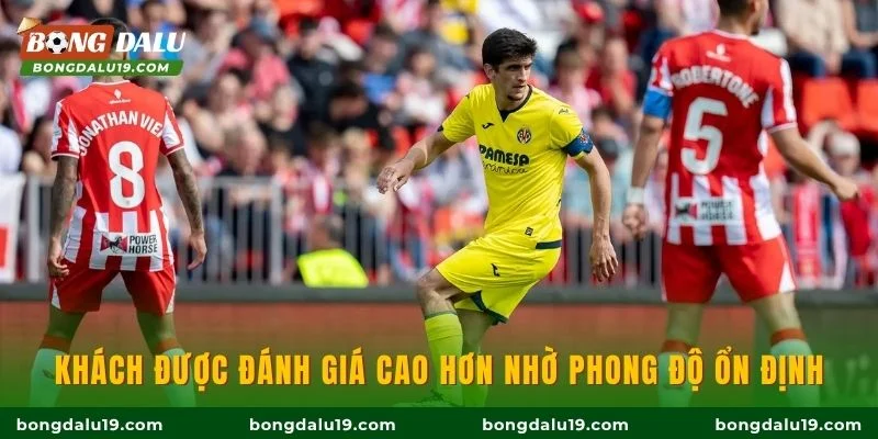 Khách được đánh giá cao hơn nhờ phong độ ổn định