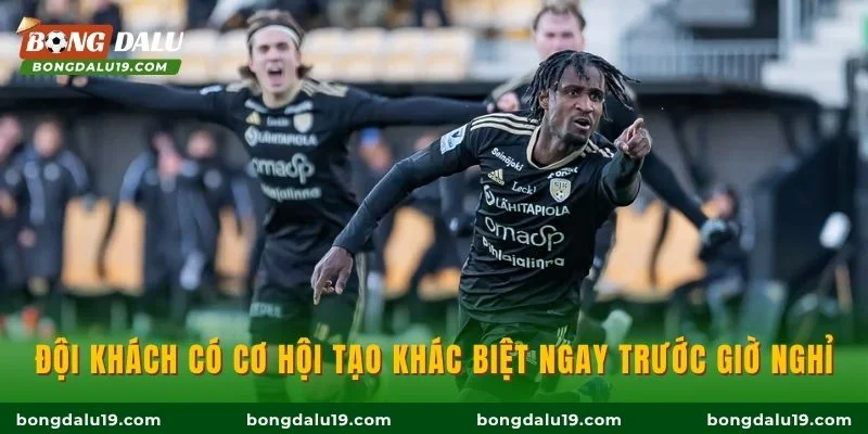 Đội khách có cơ hội tạo khác biệt ngay trước giờ nghỉ