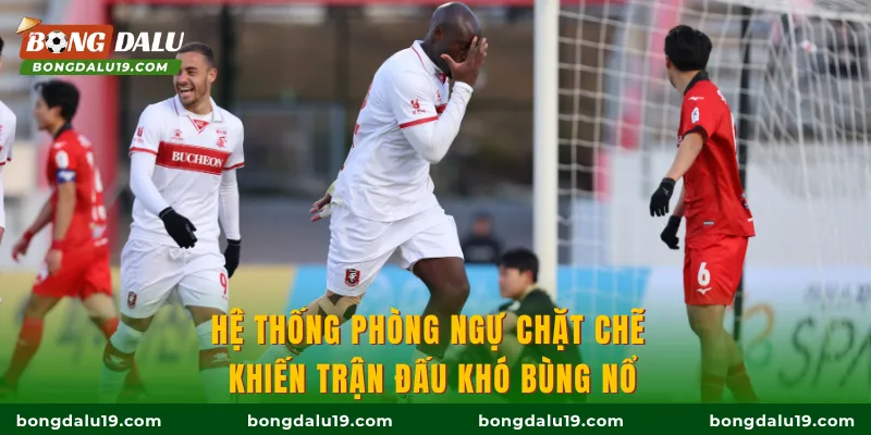 Hệ thống phòng ngự chặt chẽ khiến trận đấu khó bùng nổ
